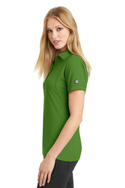 Sample of OGIO Jewel Polo in GridIron Green from side sleeveleft